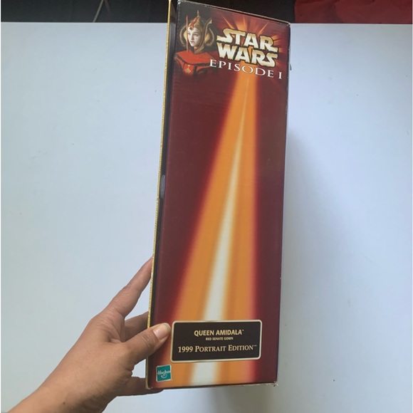 Star Wars 1999 Queen Amidala Red Senate Gown - Picture 6 of 9